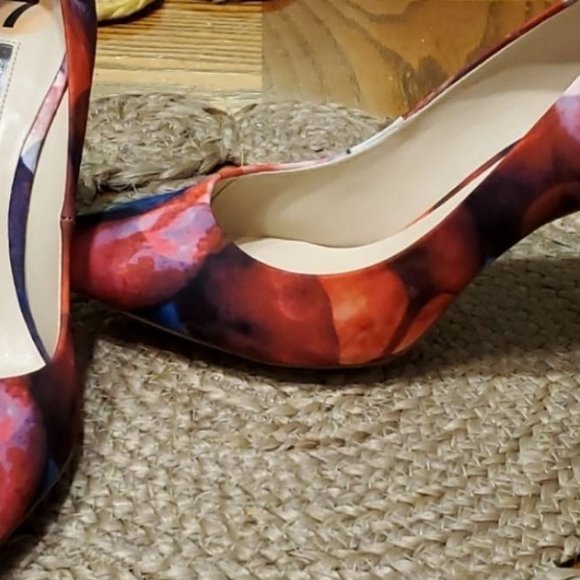 GUESS SHOES - Picture 1 of 2